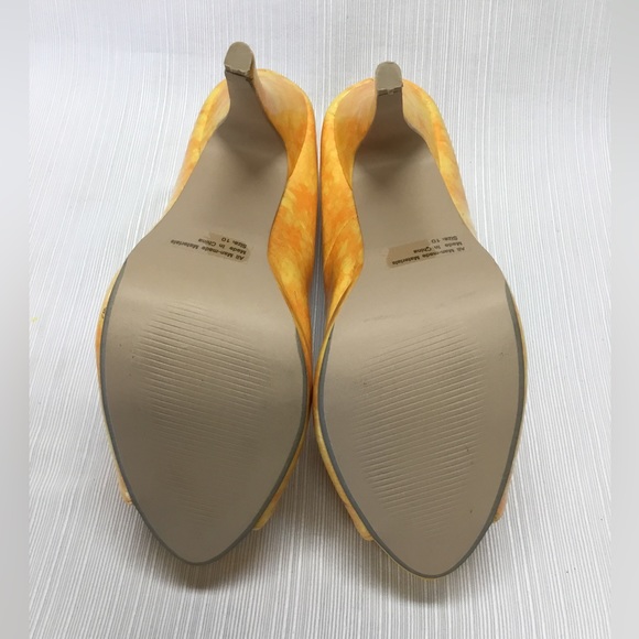 Trends-Up Striking Yellow Heels - Picture 10 of 10